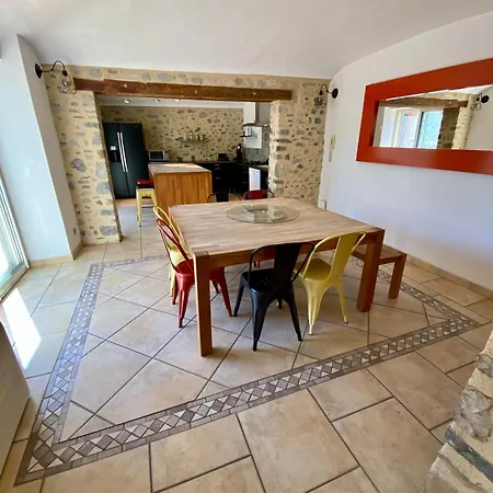 Belle Maison De Pierre Pour 10p, 4ch, Piscine Privative, Grand Jardin Clos 度假居 *